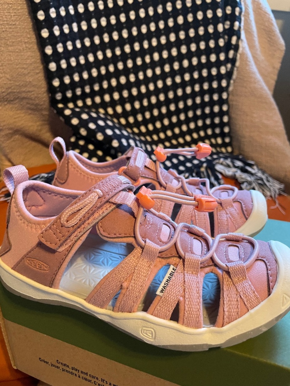 Little kids KEEN sandals new size 11